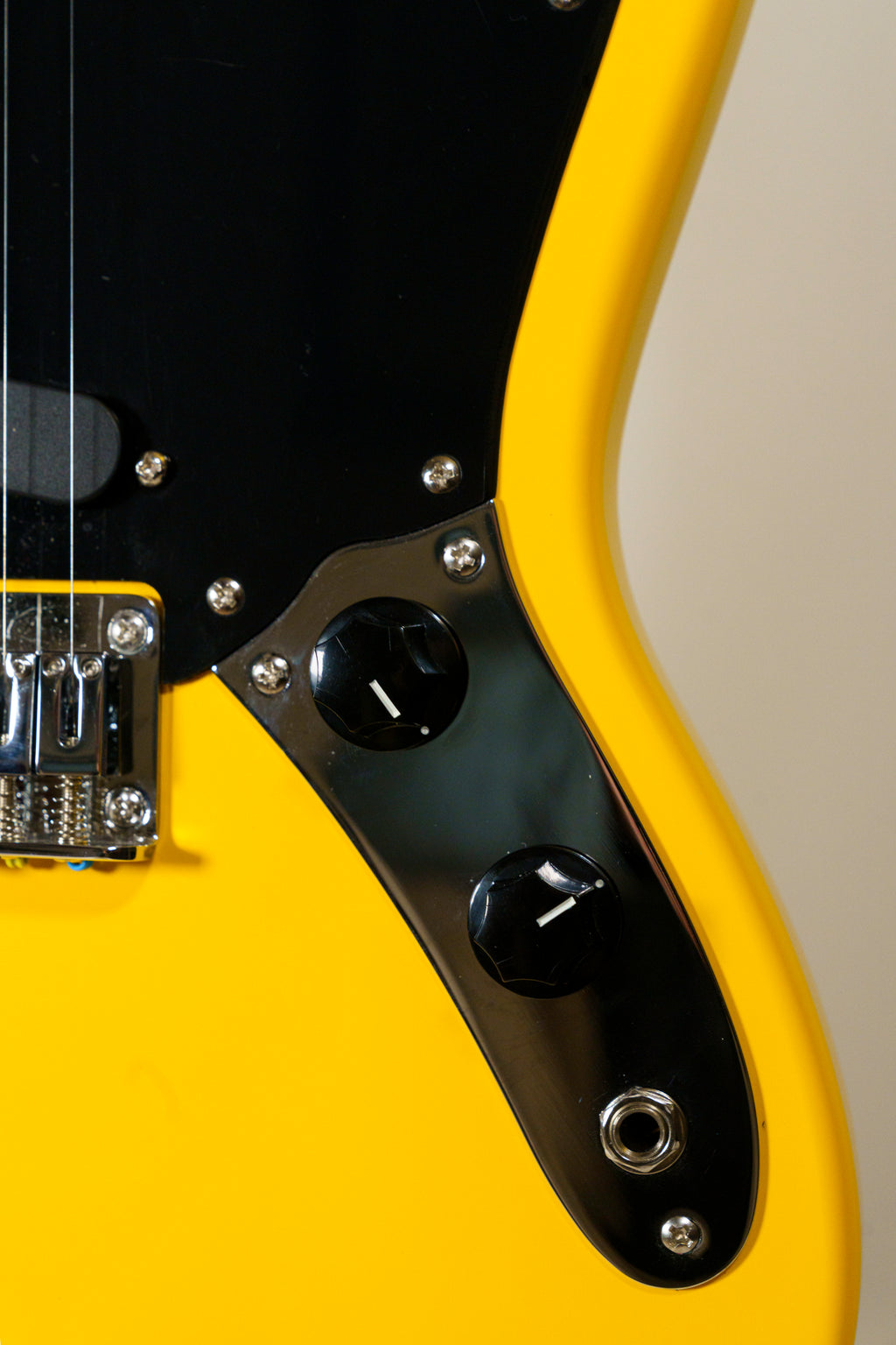 Squier Sonic Mustang — Limited Edition Graffiti Yellow (FSR)
